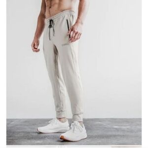 Nobull Jogger in Oatmeal Size Medium